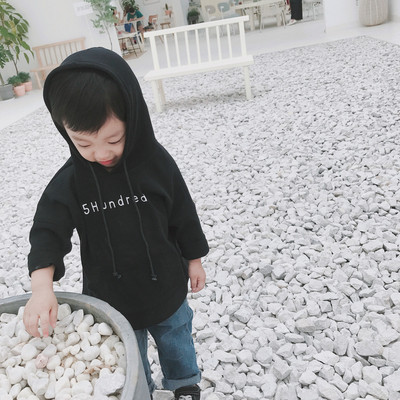 Hanorac pentru copii cu glugă și inscripție alb-negru