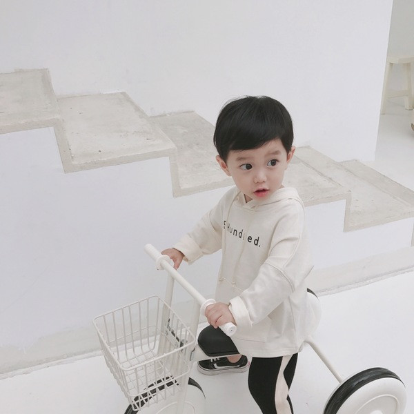 Hanorac pentru copii cu glugă și inscripție alb-negru