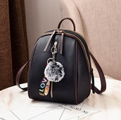 Стилна дамска раница с пух от еко кожа в няколко цвята