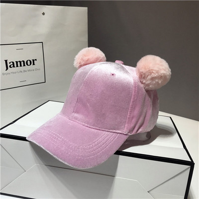 Μοντέρνο γυναικείο καπέλο  σε στοιχεία 3D σε διαφορετικά χρώματα