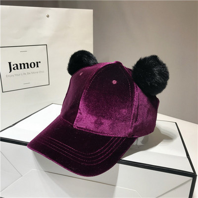 Μοντέρνο γυναικείο καπέλο  σε στοιχεία 3D σε διαφορετικά χρώματα