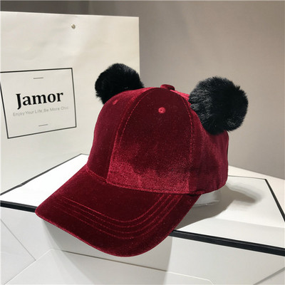 Μοντέρνο γυναικείο καπέλο  σε στοιχεία 3D σε διαφορετικά χρώματα