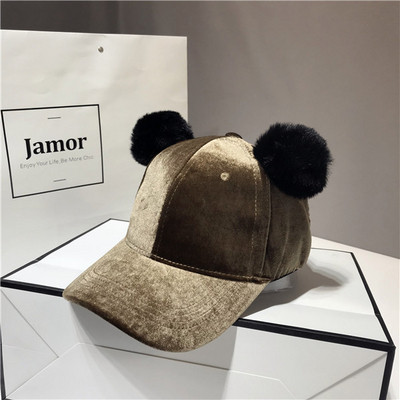 Μοντέρνο γυναικείο καπέλο  σε στοιχεία 3D σε διαφορετικά χρώματα