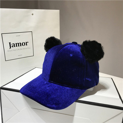 Μοντέρνο γυναικείο καπέλο  σε στοιχεία 3D σε διαφορετικά χρώματα