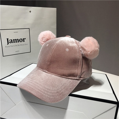 Μοντέρνο γυναικείο καπέλο  σε στοιχεία 3D σε διαφορετικά χρώματα