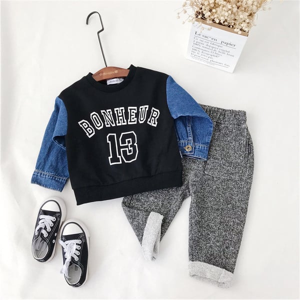 Hanorac modern pentru copii cu imprimeu și mâneci din denim de culoare neagră