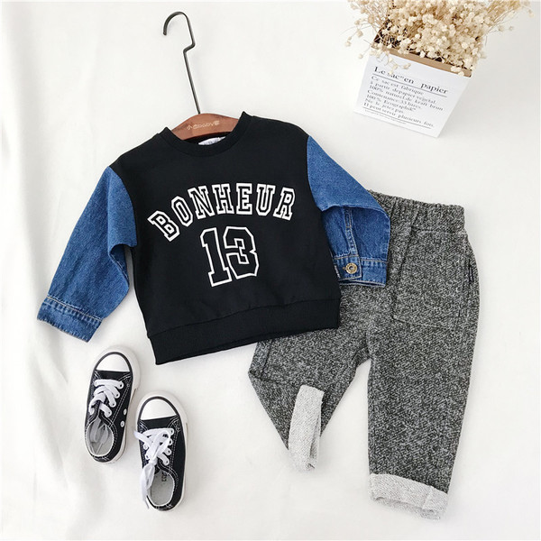 Hanorac modern pentru copii cu imprimeu și mâneci din denim de culoare neagră