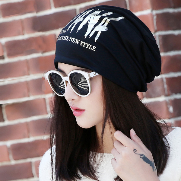 Модерна дамска шапка с надписи в няколко цвята