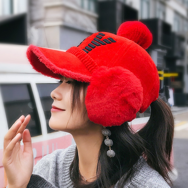 Актуална дамска шапка с козирка в няколко цвята