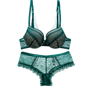 Комплект дамско бельо в три цвята с дантела