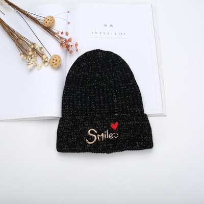 Pălărie pentru femei de zi cu zi cu o inscripție în diferite culori