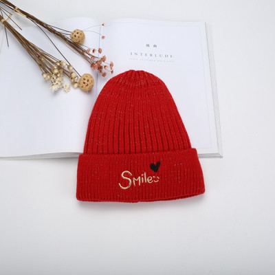 Pălărie pentru femei de zi cu zi cu o inscripție în diferite culori