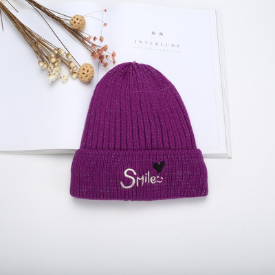 Pălărie pentru femei de zi cu zi cu o inscripție în diferite culori