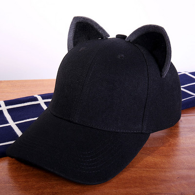 Μοντέρνο  γυναικείο καπέλο με τρισδιάστατο στοιχείο σε μαύρο χρώμα