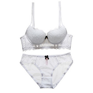 Елегантен комплект дамско бельо в няколко цвята