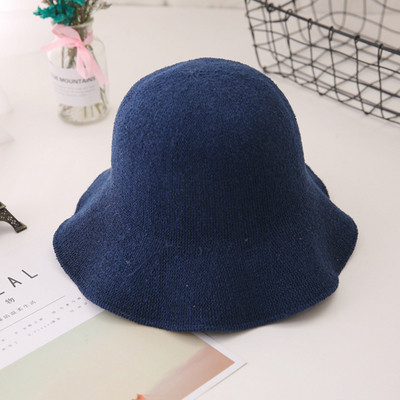 Γυναικείο καπέλο  σε διαφορετικά χρώματα