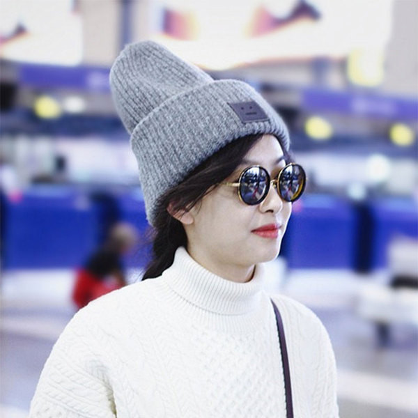 Ежедневна дамска плътна шапка с емблема в четири цвята