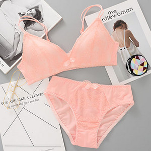 Стилен комплект дамско бельо с презрамки