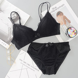 Стилен комплект дамско бельо с презрамки