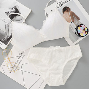 Стилен комплект дамско бельо с презрамки