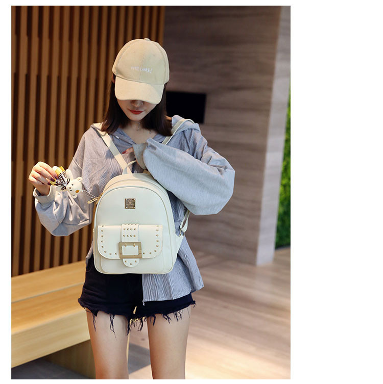 Rucsac de dama model actual cu elemente metalice in mai multe culori