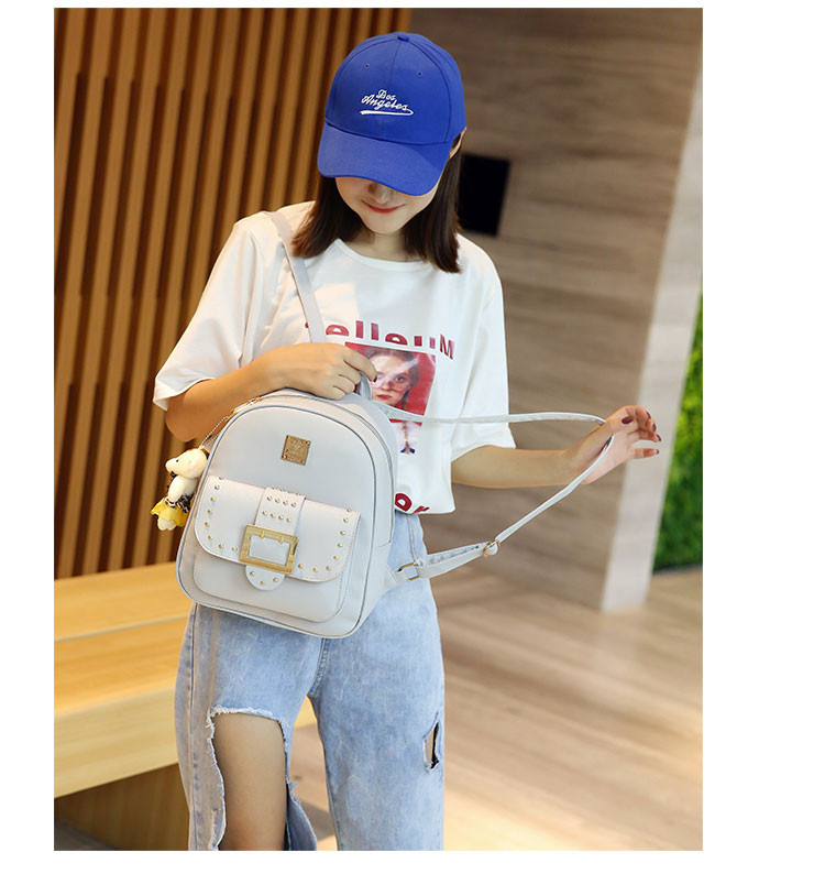 Rucsac de dama model actual cu elemente metalice in mai multe culori