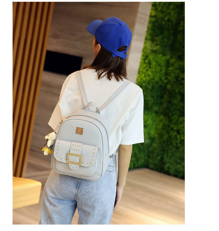 Rucsac de dama model actual cu elemente metalice in mai multe culori