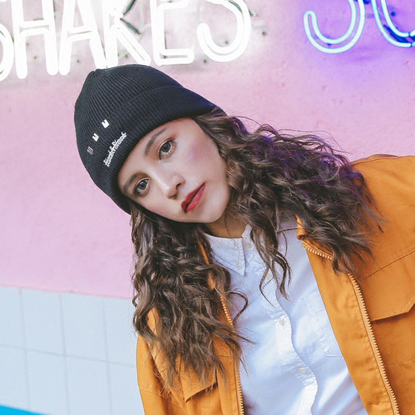 Palarie casual dama cu broderie in mai multe culori