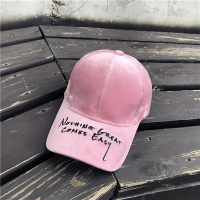 Pălărie modernă de damă cu vizor cu inscripție în mai multe culori