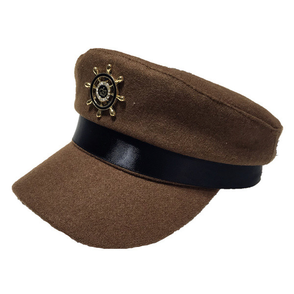 Стилна дамска шапка с козирка и катарама