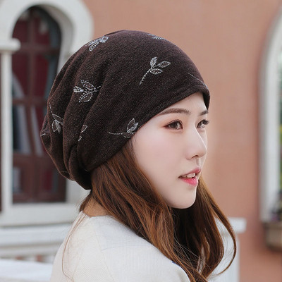 Ежедневна дамска шапка с флорални мотиви в няколко цвята