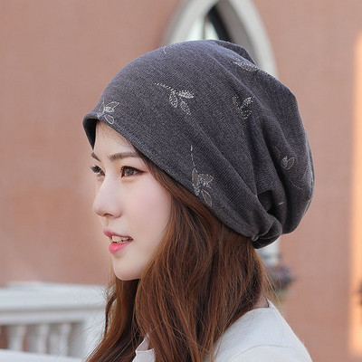 Ежедневна дамска шапка с флорални мотиви в няколко цвята