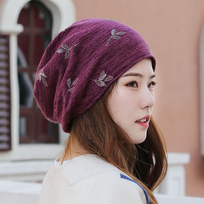 Ежедневна дамска шапка с флорални мотиви в няколко цвята