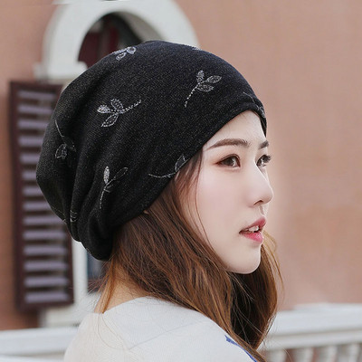 Ежедневна дамска шапка с флорални мотиви в няколко цвята