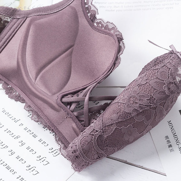  Елегантен комплект дамско бельо в три цвята