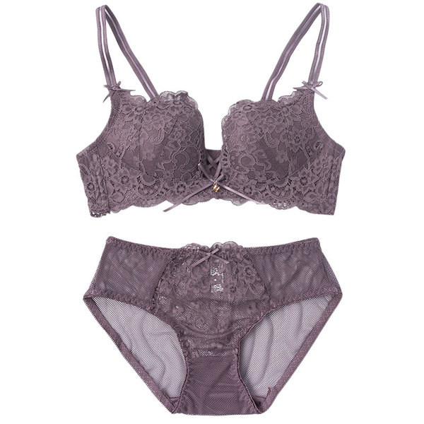  Елегантен комплект дамско бельо в три цвята