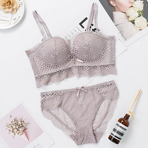 Εσώρουχα σε τρία χρώματα με δαντέλα