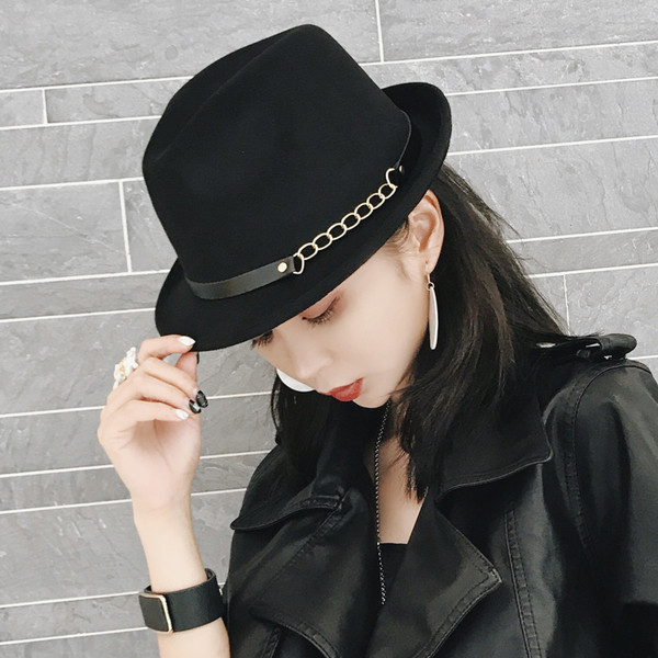 Palarie moderna de dama cu element metalic in mai multe culori