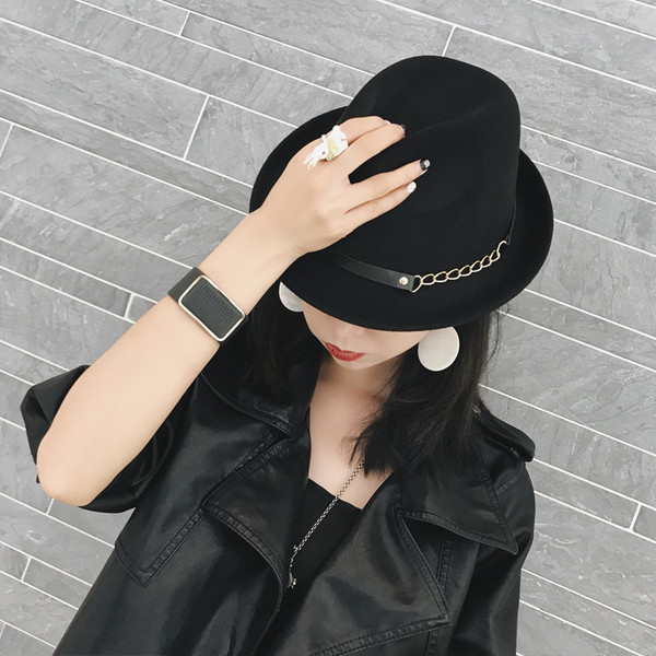 Palarie moderna de dama cu element metalic in mai multe culori