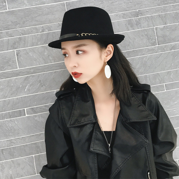 Palarie moderna de dama cu element metalic in mai multe culori