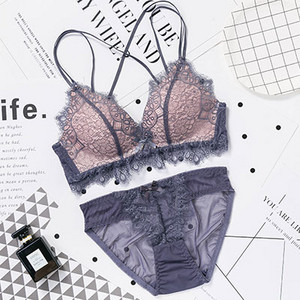 Σετ εσωρούχων σε τέσσερα χρώματα