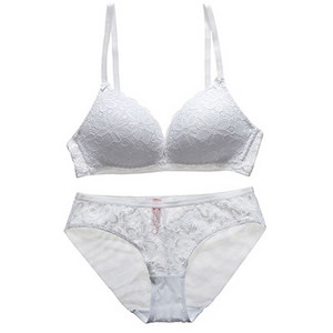 Set de lenjerie din dantelă în patru culori