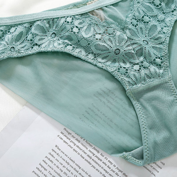 Set de lenjerie din dantelă în patru culori