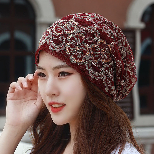 Palarie moderna de dama cu broderie in trei culori