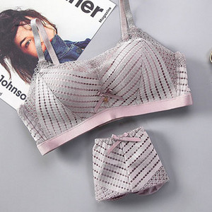 Κομψό εσώρουχο σε διάφορα χρώματα