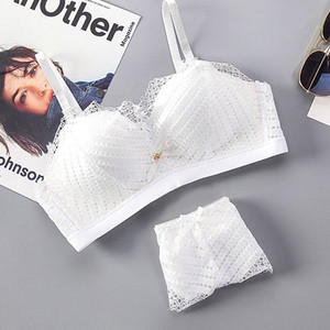 Κομψό εσώρουχο σε διάφορα χρώματα