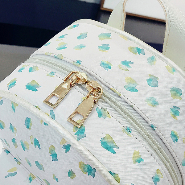 Модерна дамска раница с различна апликация от еко кожа