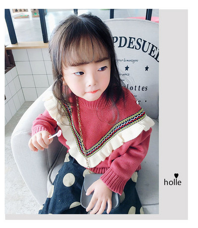 Pulover modern pentru copii pentru o fată în albastru și roșu