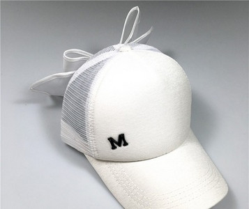 Актуална дамска шапка с козирка и панделка в различни цветове