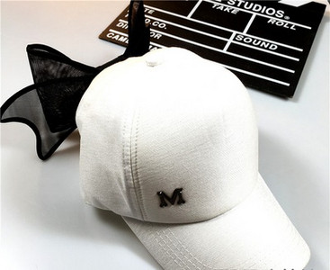 Актуална дамска шапка с козирка и панделка в различни цветове